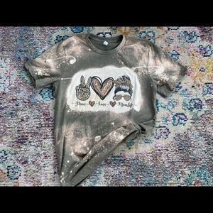 Medium mom life shirt NEW